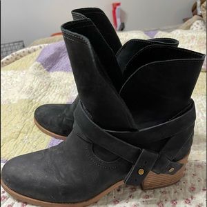 Ugg Elora Ankle Boots